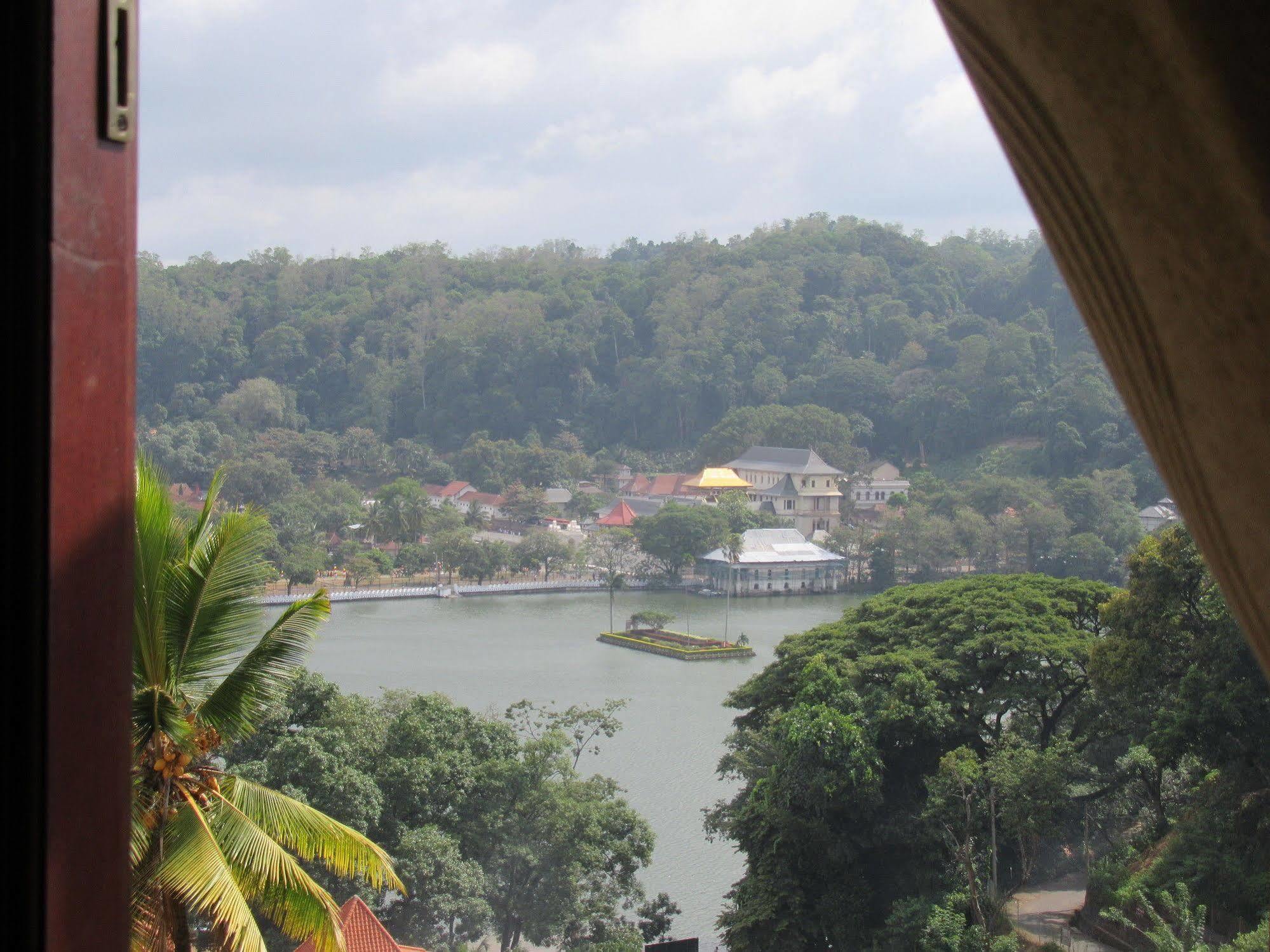 Ceyloni Lake Residency Kandy Exterior foto